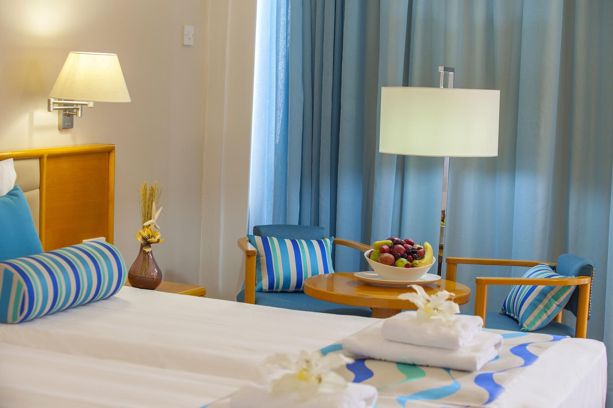 Cavo Maris Beach Hotel โปรทาราส ภายนอก รูปภาพ