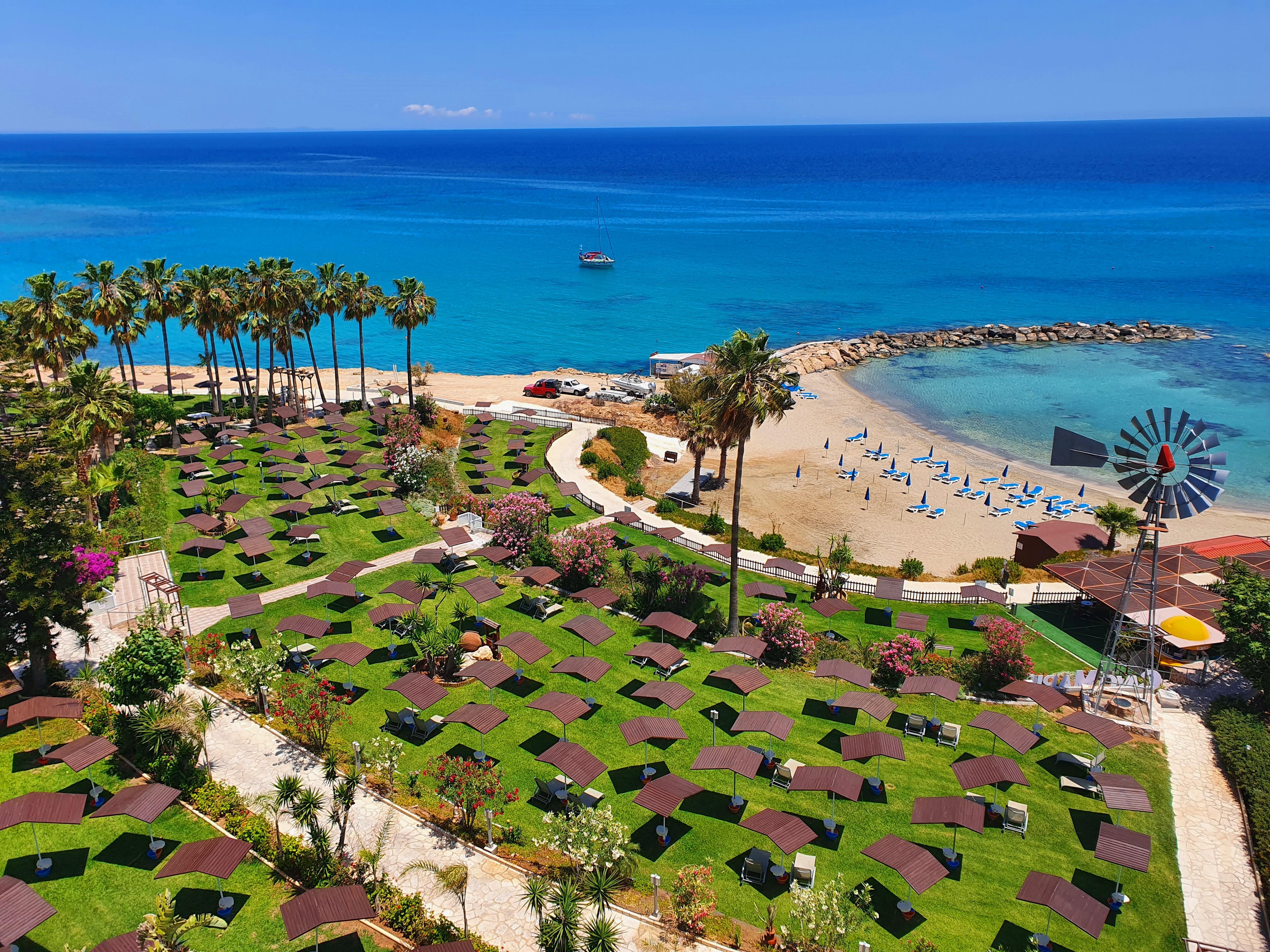 Cavo Maris Beach Hotel โปรทาราส ภายนอก รูปภาพ