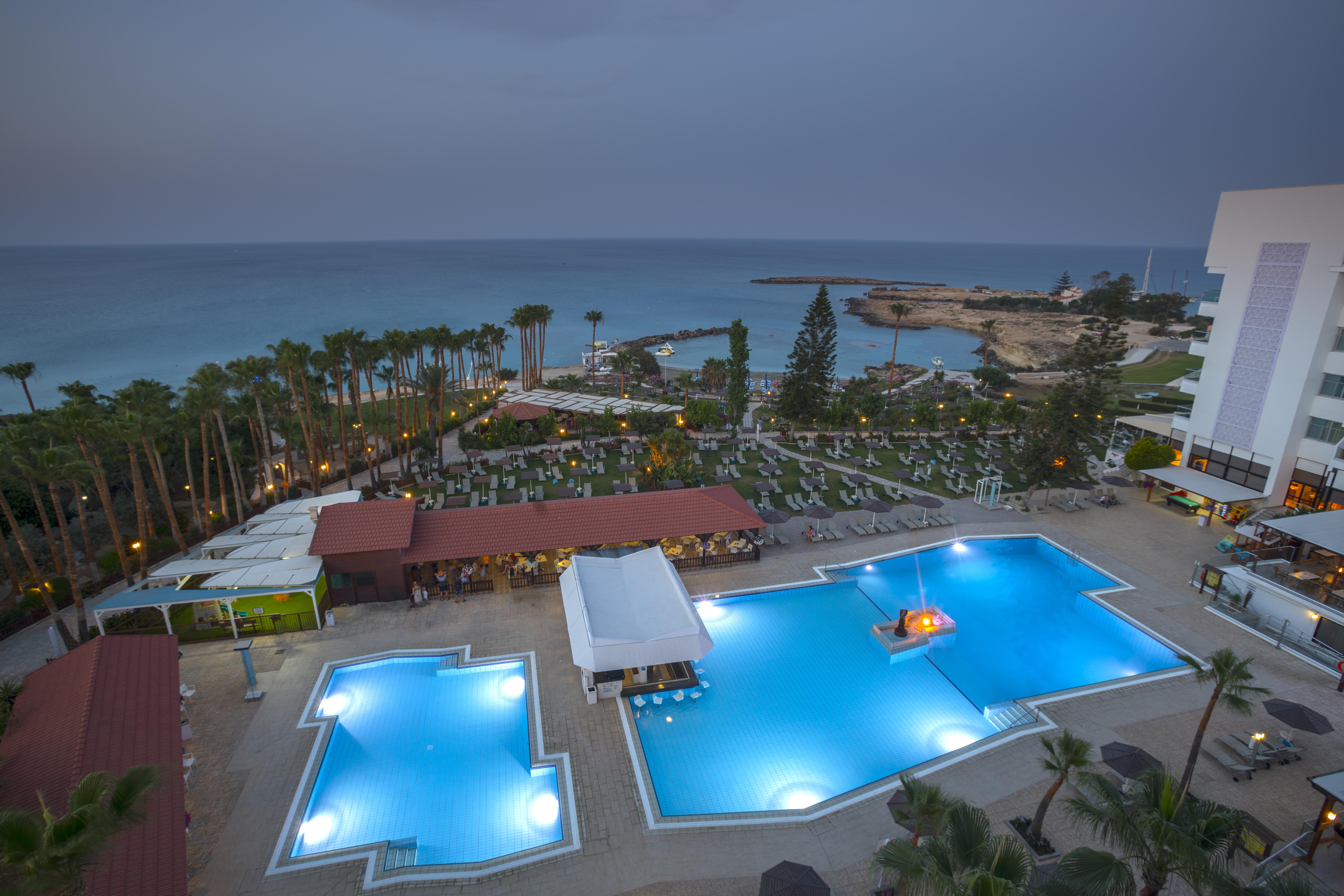 Cavo Maris Beach Hotel โปรทาราส ภายนอก รูปภาพ