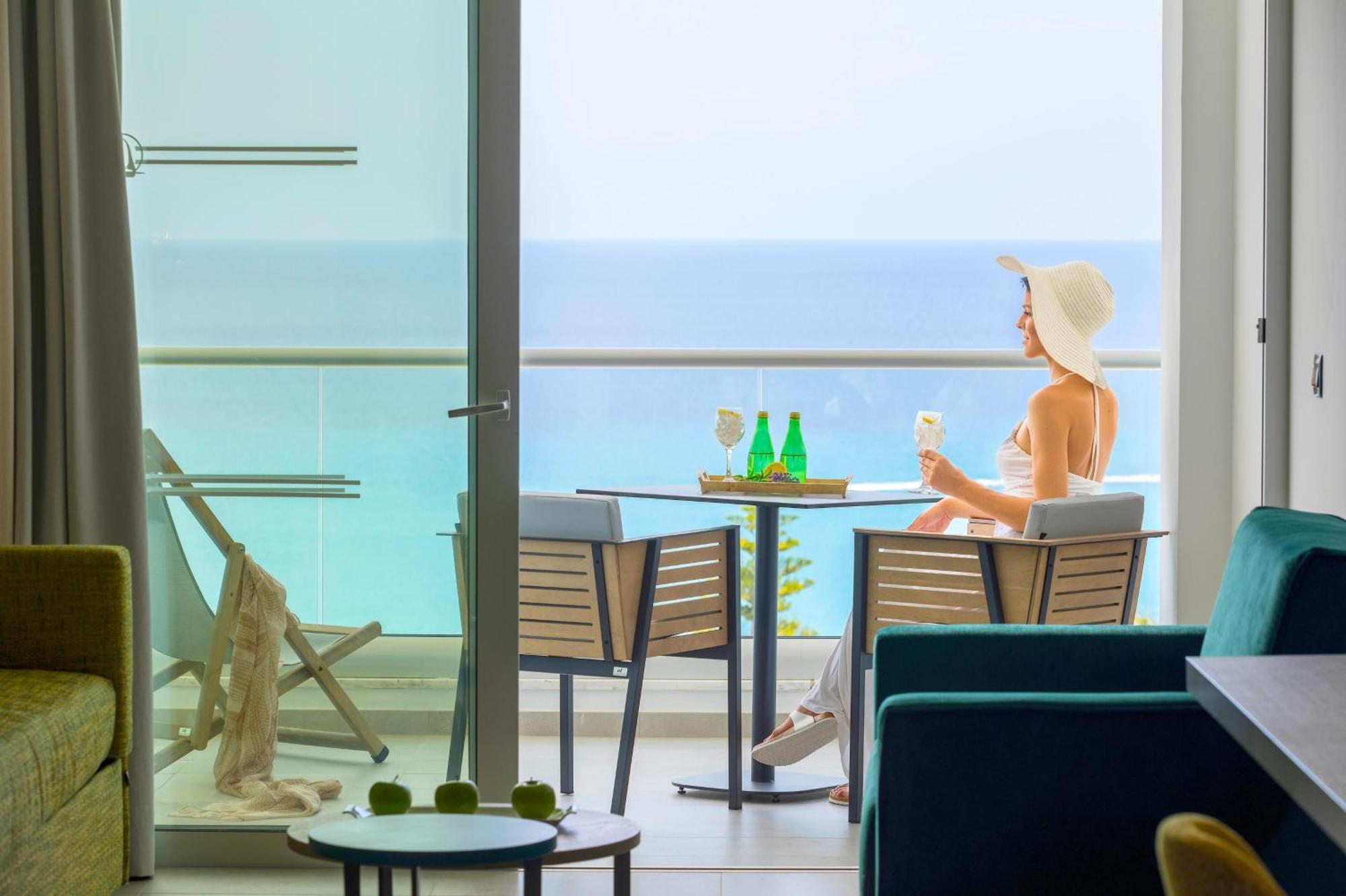 Cavo Maris Beach Hotel โปรทาราส ภายนอก รูปภาพ